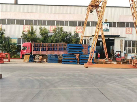 30米箱梁模板發往河南鞏義工地