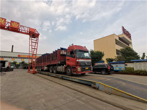 偉志模板發(fā)往陽(yáng)新一標(biāo)的鋼模板