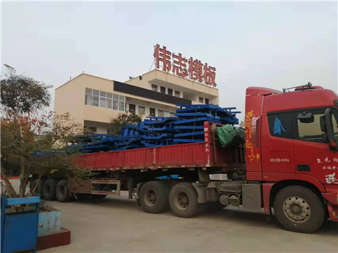 護(hù)欄鋼模板發(fā)往河南欒川工地